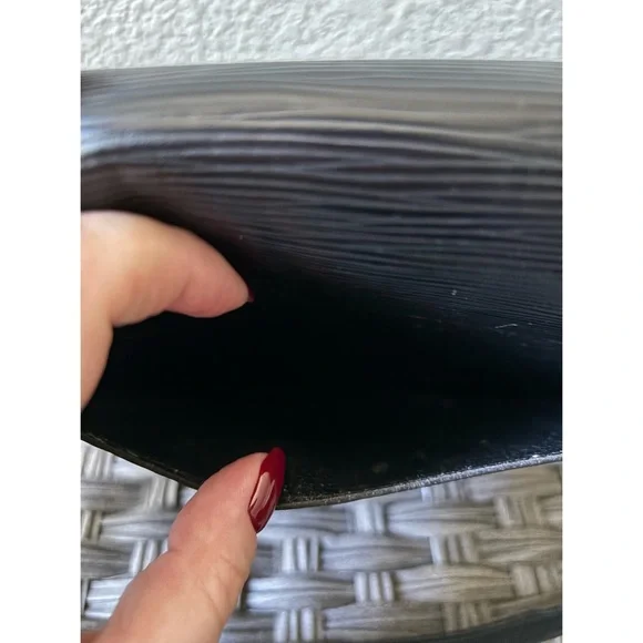 Louis Vuitton Epi St. Cloud GM Crossbody 🖤☁️ - Picture 6 of 15